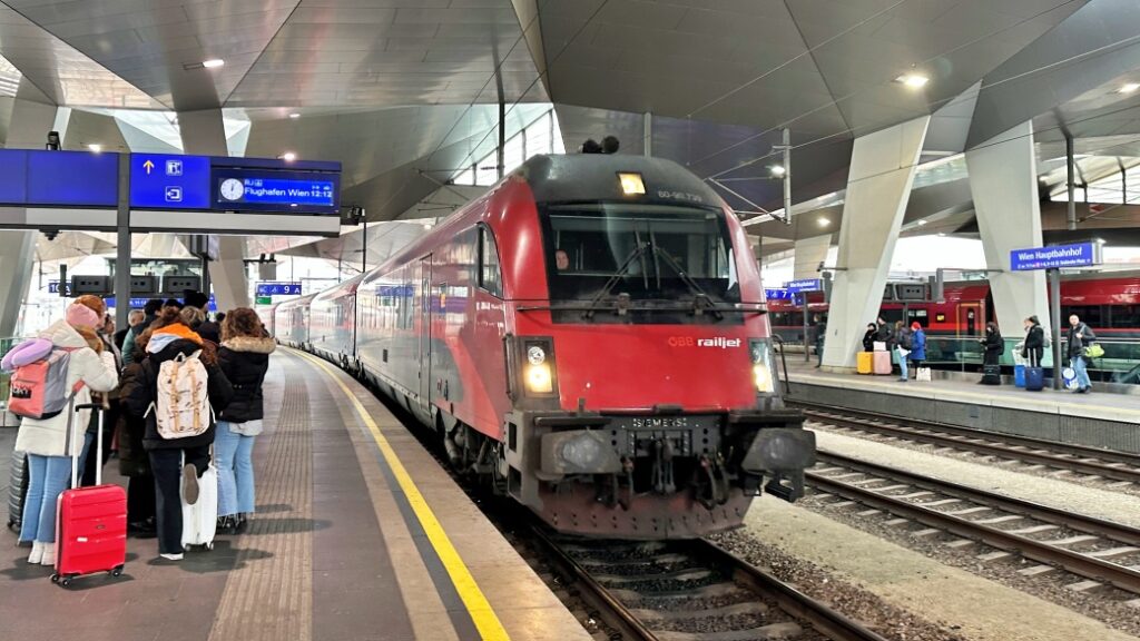 Railjet ve S-Bahn Trenleri ile Viyana Havalimanı Ulaşımı