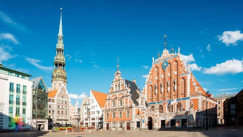 Riga gezilecek yerler Kara Kafalılar Binası ve Şehir Meydanı