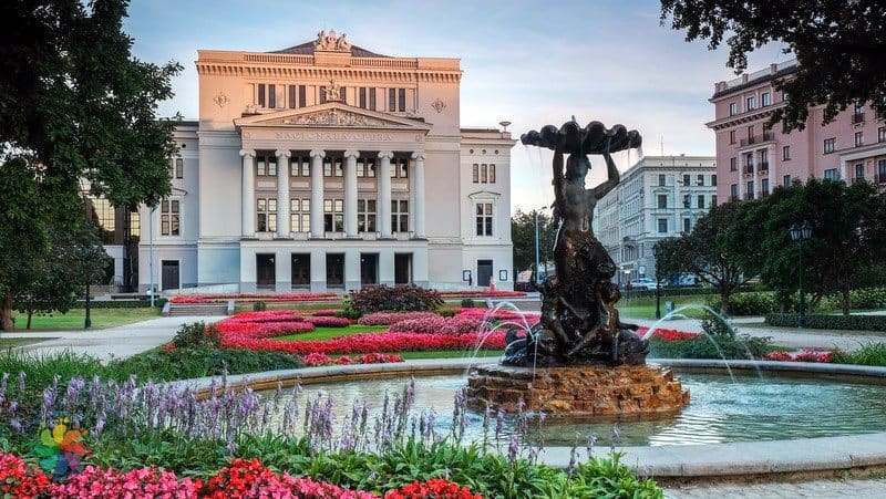 Riga Ulusal Opera ve Bale Binası