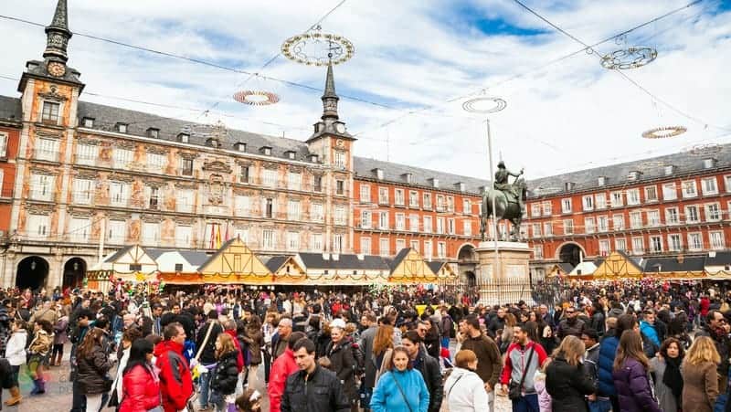 Madrid'de nerede kalınır Plaza Mayor