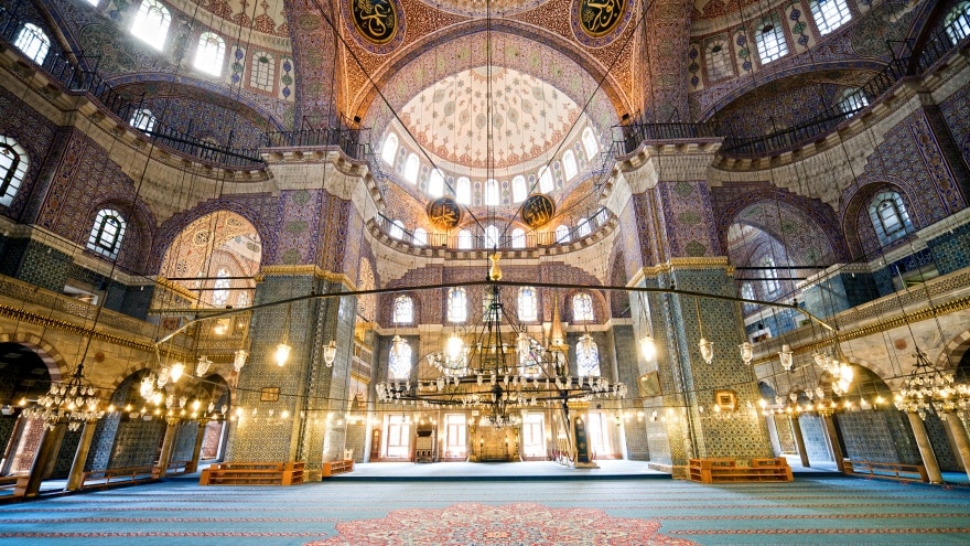 Yeni Cami Valide Sultan Camii Üsküdar gezilecek yerler