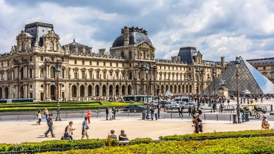 Louvre Müzesi hakkında bilgiler