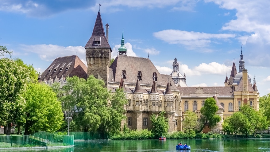 Vajdahunyad Kalesi Budapeşte'de gezip görülecek yerler