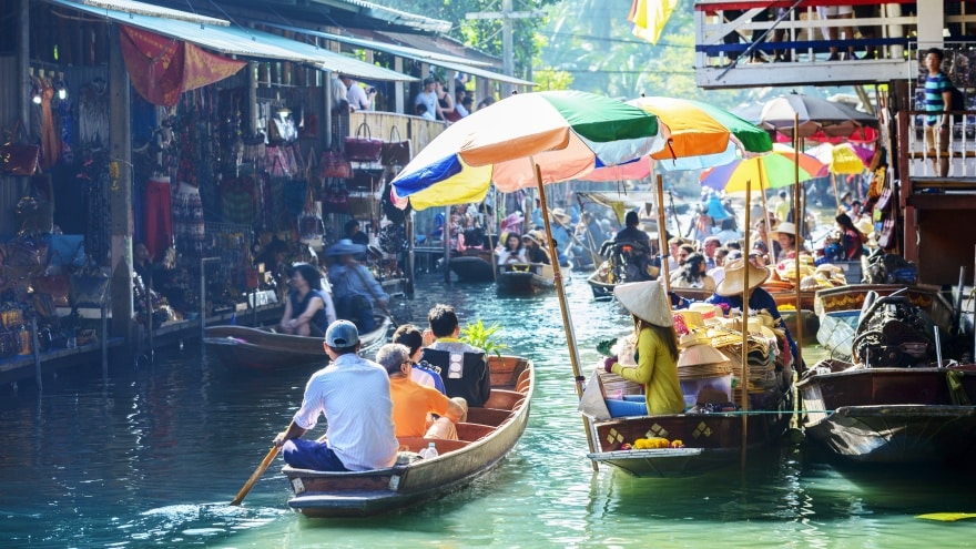 Tayland yüzen pazar