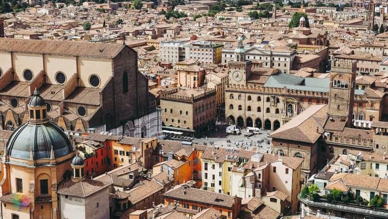 Bologna'da nerede kalınır tarihi merkez