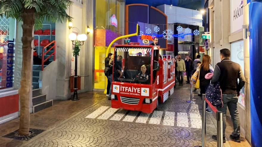 Kidzania İstanbul'un en büyük oyun parkı