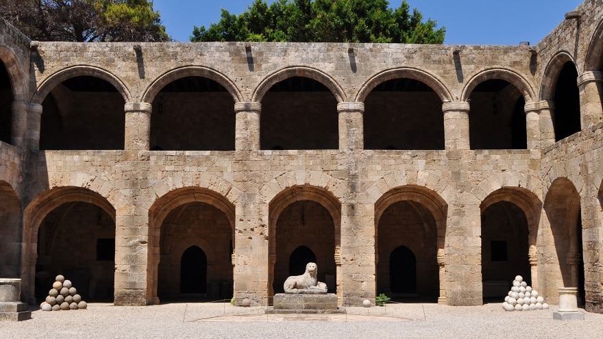 Arkeoloji Müzesi Rodos'ta görülecek yerler