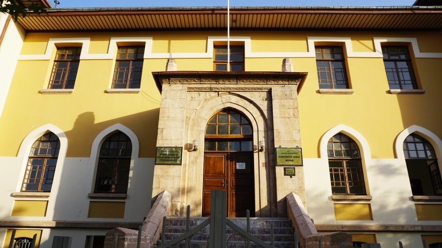 Cumhuriyet Tarihi Müzesi Eskişehir'de görülmesi gereken yerler