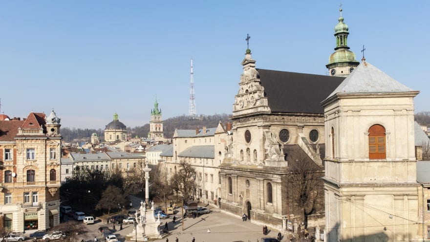 Lviv gezilecek yerlerBernardine Kilisesi