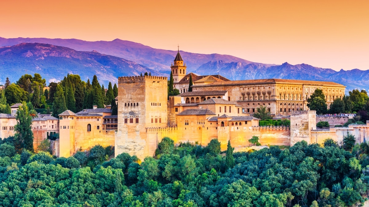 Granada'da nerede kalınır?
