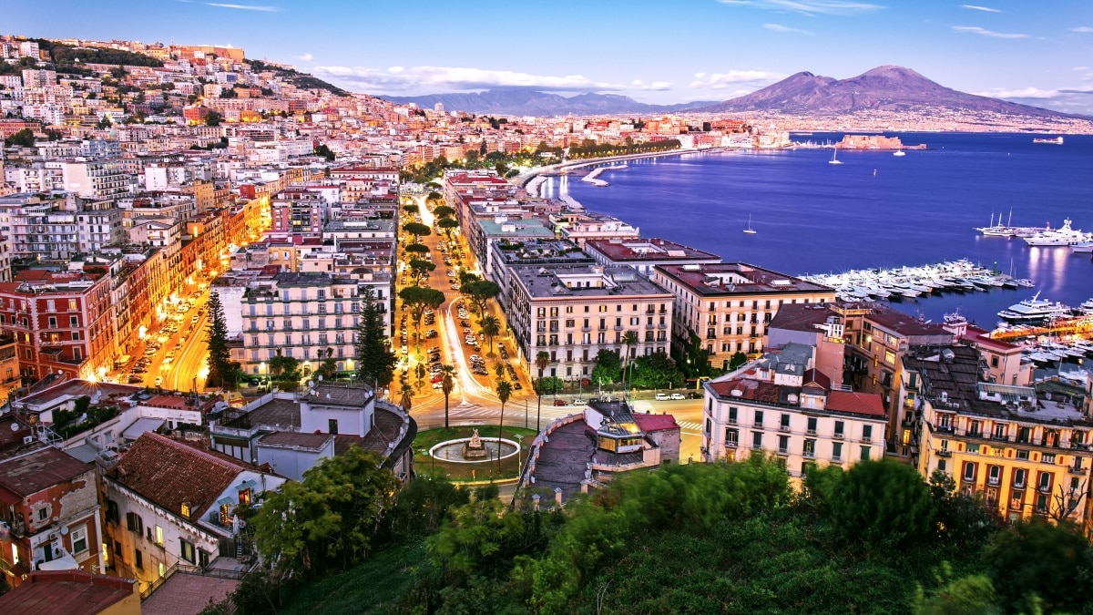 Napoli'de nerede kalınır?