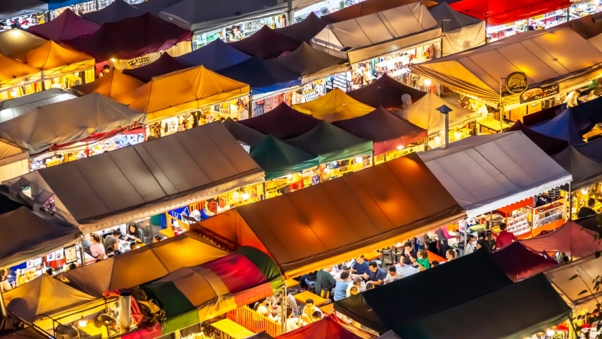 Rot Fai Train Market Bangkok sokak pazarı