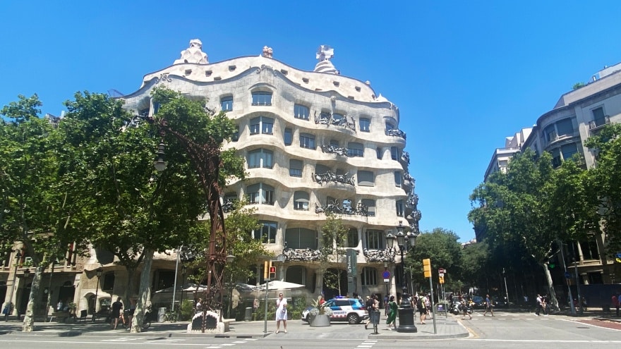 Casa Mila Barselona gezilecek yerler