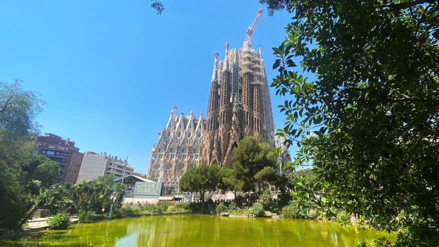 Sagrada Familia Barselona gezilecek yerler