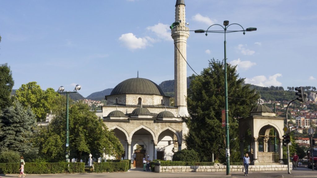 ali pasa camii saraybosna Ali Paşa Camii – Klasik Osmanlı mimarisinin sade ve huzurlu örneği