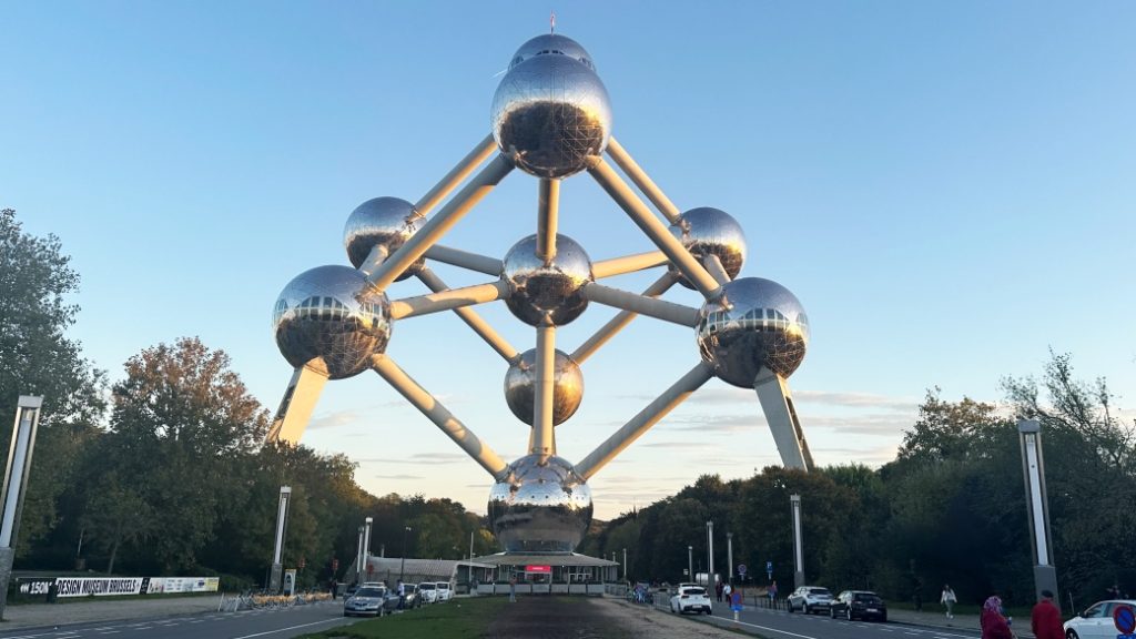 Atomium yapısı, Brüksel’de gezilecek modern ve simgesel bir yapı