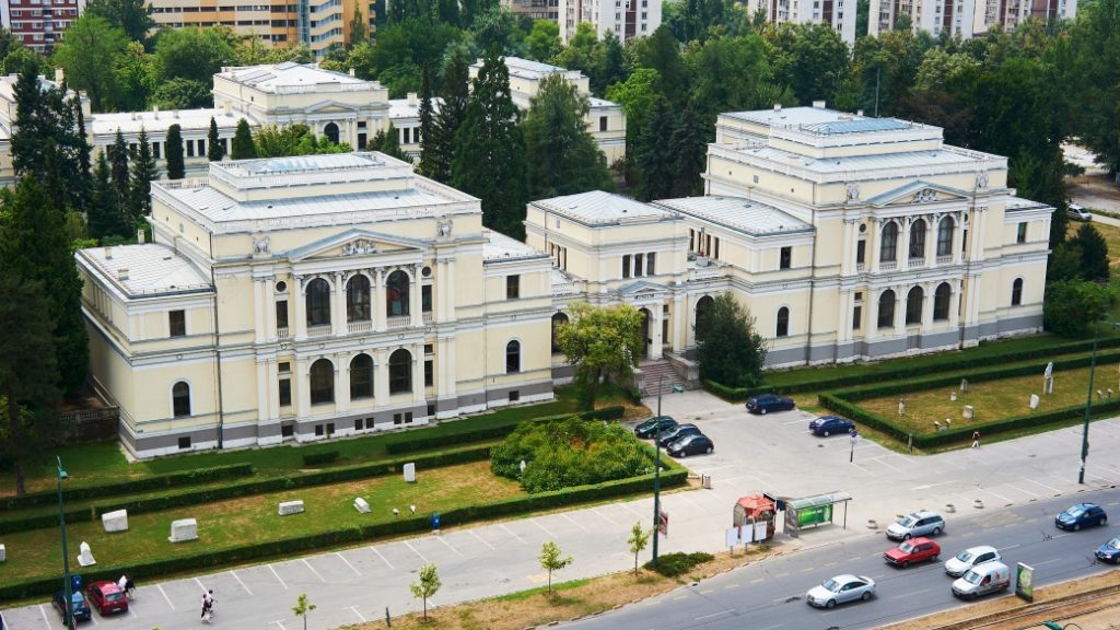 bosna hersek ulusal muzesi saraybosna Bosna Hersek Ulusal Müzesi – Tarih, doğa ve kültürün kesişim noktası