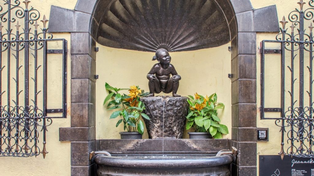 Jeanneke Pis, Brüksel’in Manneken Pis’e kadın figürüyle verdiği modern yanıttır