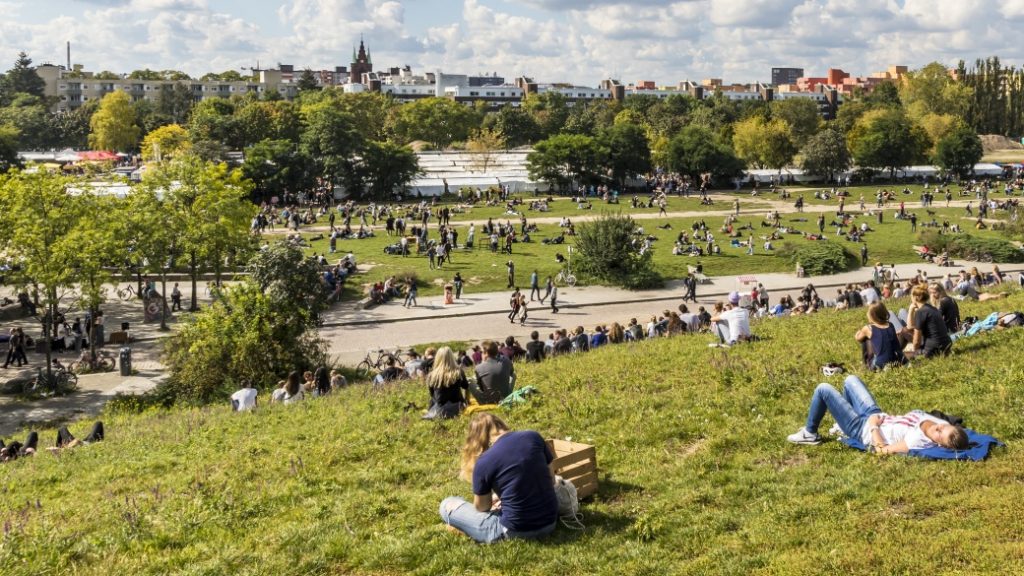 mauerpark berlin Mauerpark – Sanat ve Sokak Pazarı