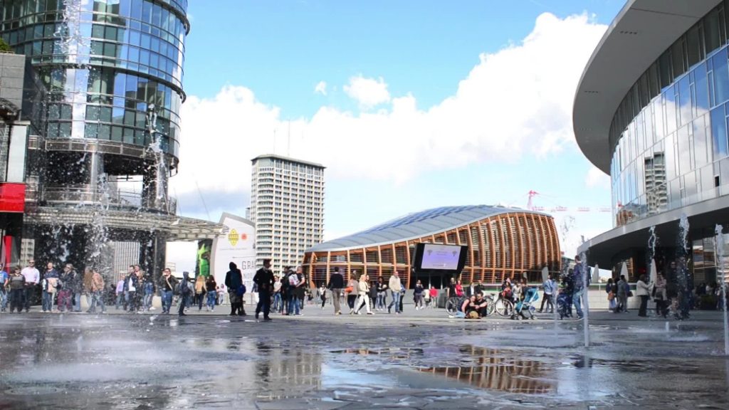 Piazza Gae Aulenti – Milano’nun modern yüzü
