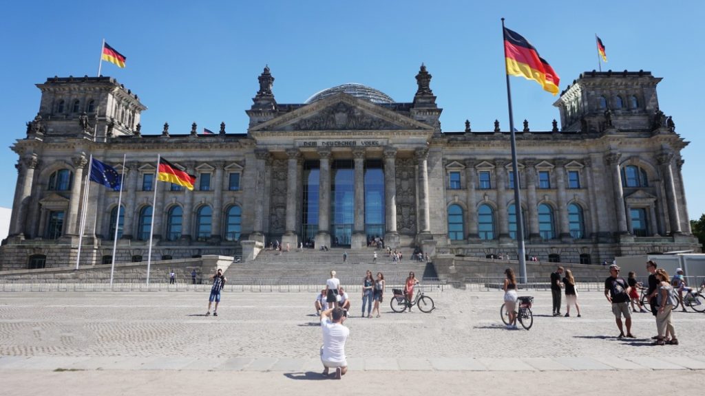 reichstag parlamento binasi berlin Reichstag binası ve cam kubbesi, Berlin’in simgesel yapılarından biri