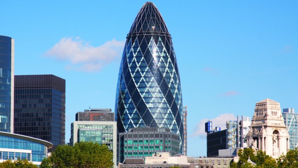 30 St Mary Axe – Londra’nın “salatalık” lakaplı gökdeleni