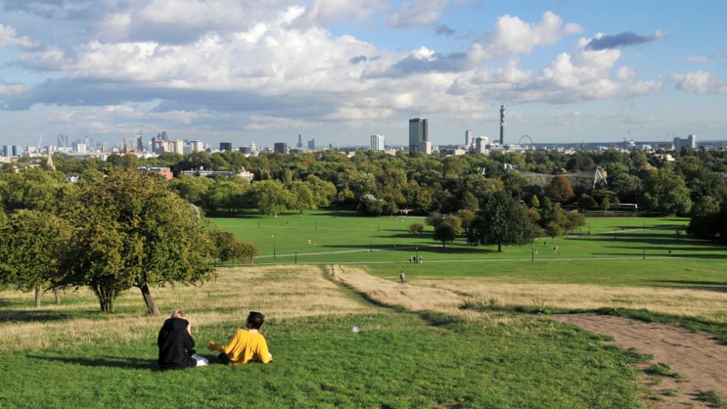 Primrose Hill – Şehir manzarasını izleyebileceğiniz yeşil tepe