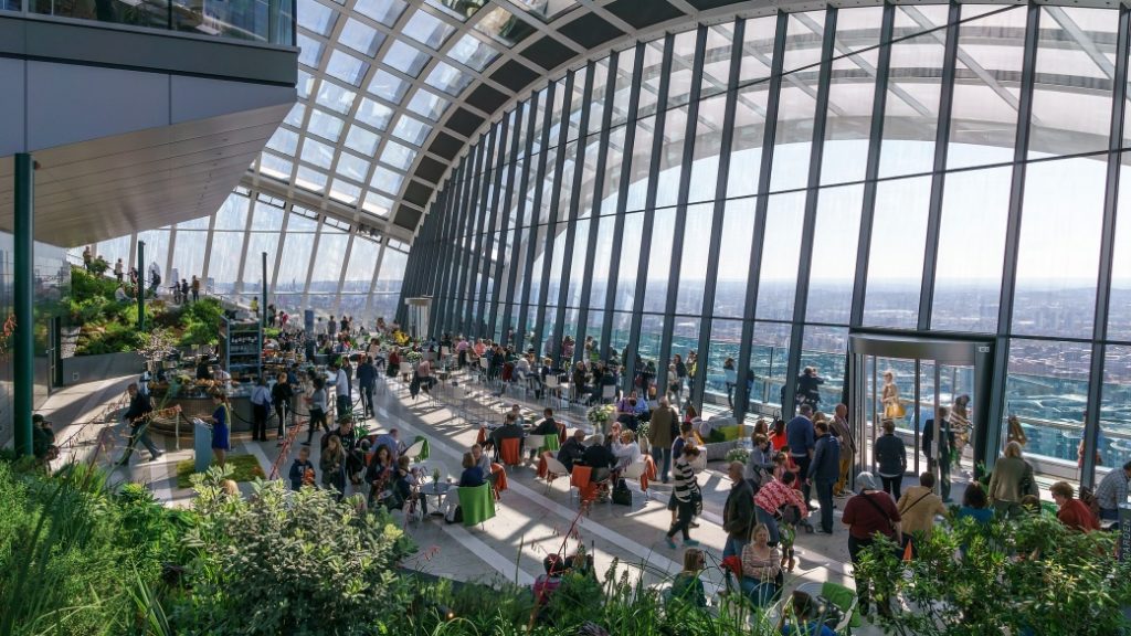 Sky Garden – Bitkilerle çevrili cam kubbe altında manzara keyfi