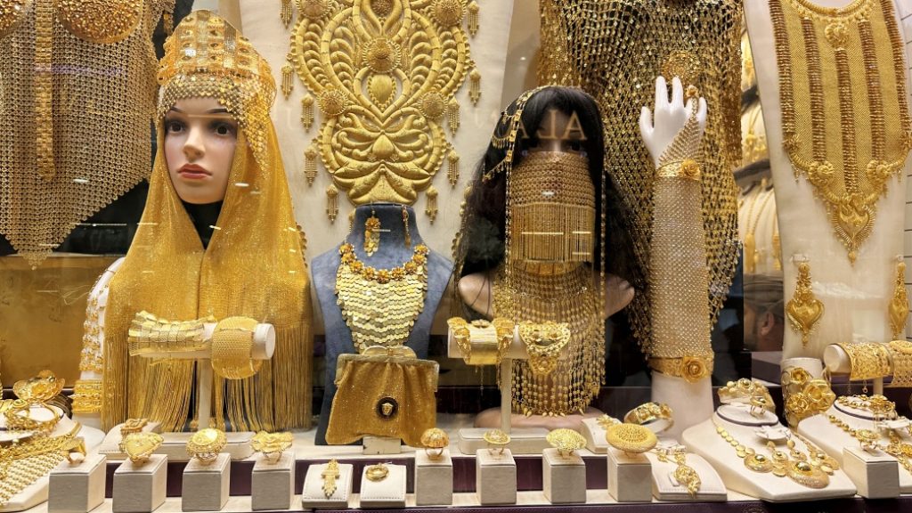 Altıncılar Çarşısı – Parıltılı alışveriş noktası