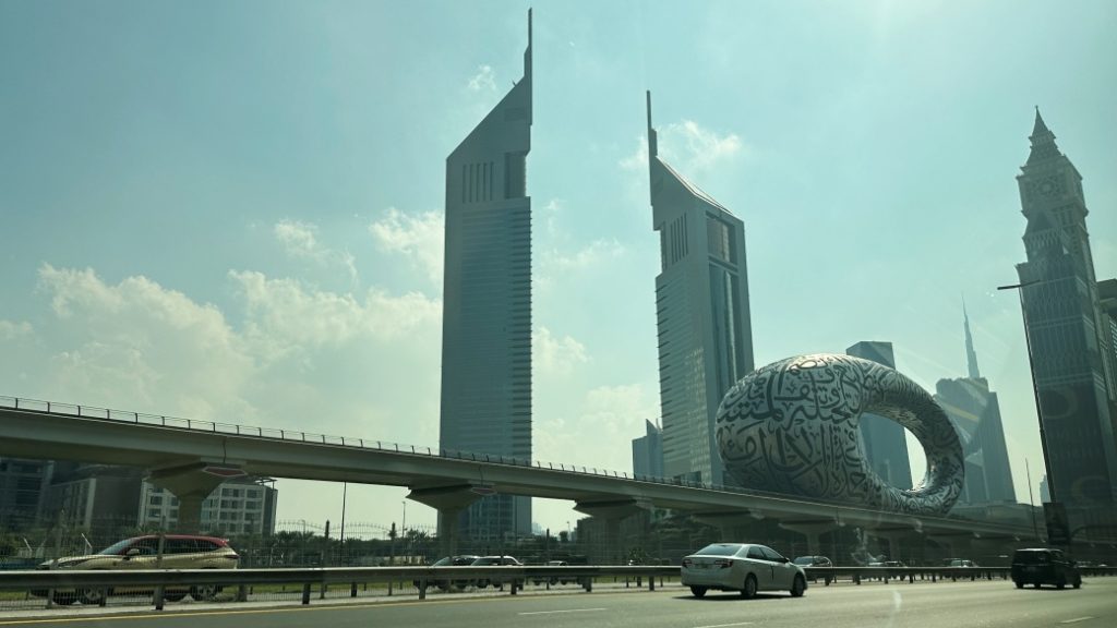 Emirates Towers – Dubai’nin ikonik iş kuleleri