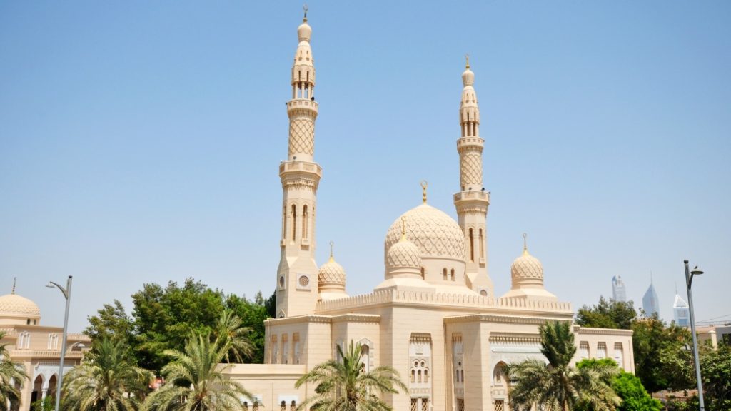 Jumeirah Camii – Dubai’de İslam mimarisinin zarif örneği