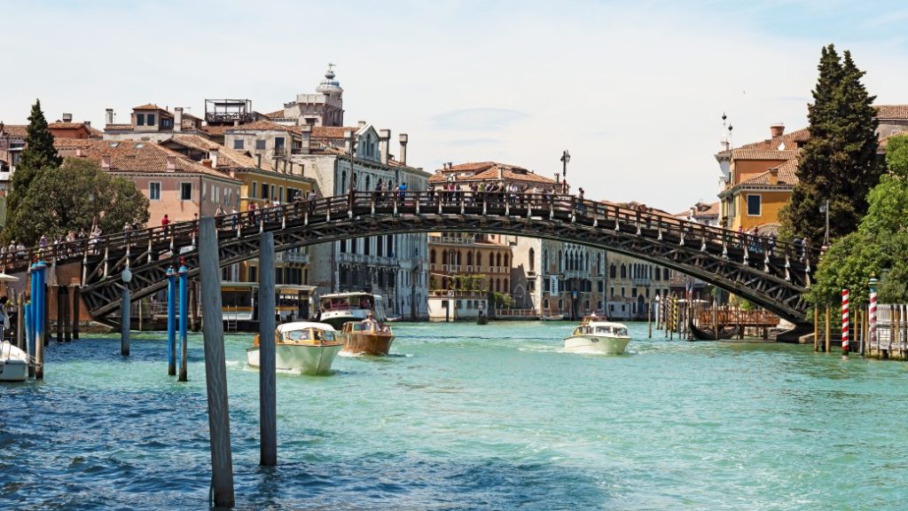ponte dell accademia venedik Accademia Köprüsü – Venedik’in ahşap yaya köprüsü