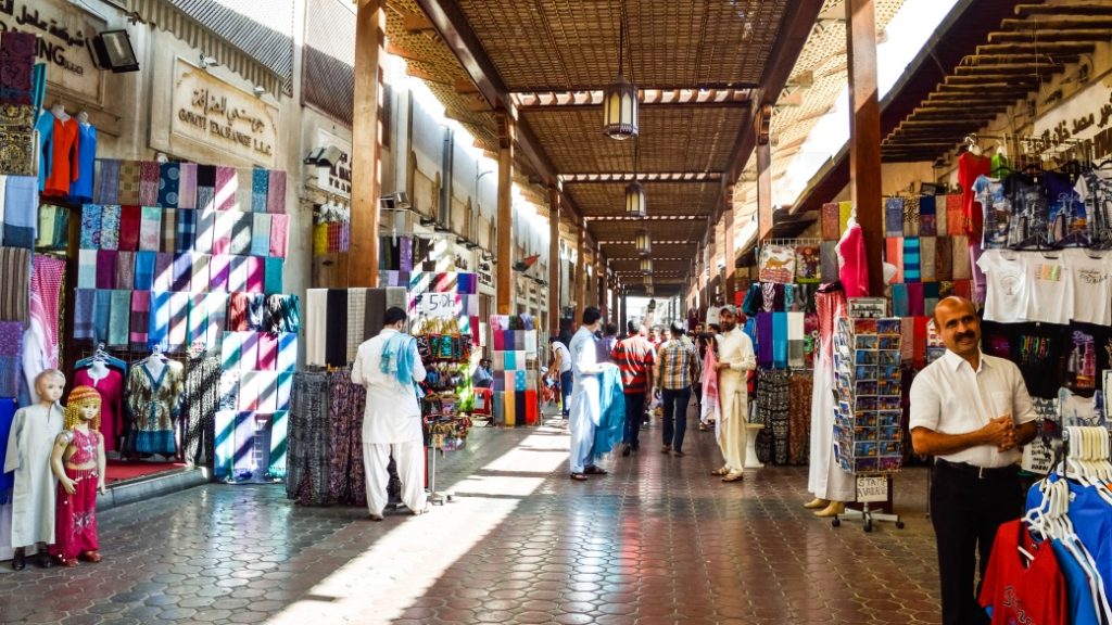 Tekstilciler Çarşısı – Kumaş ve geleneksel giyim pazarı