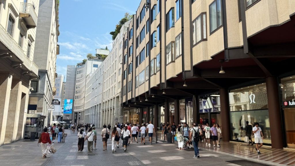 Corso Vittorio Emanuele II Millano'da alışveriş