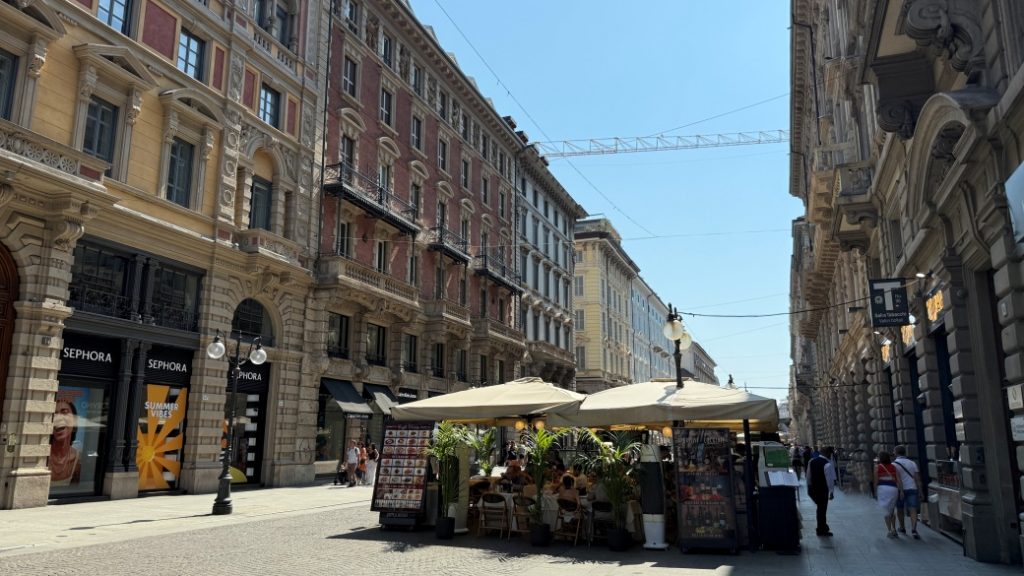 Via Dante Milano'da alışverişin kalbi