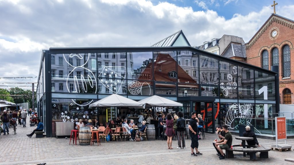 TorvehallerneKBH – Kopenhag’ın modern yiyecek pazarı