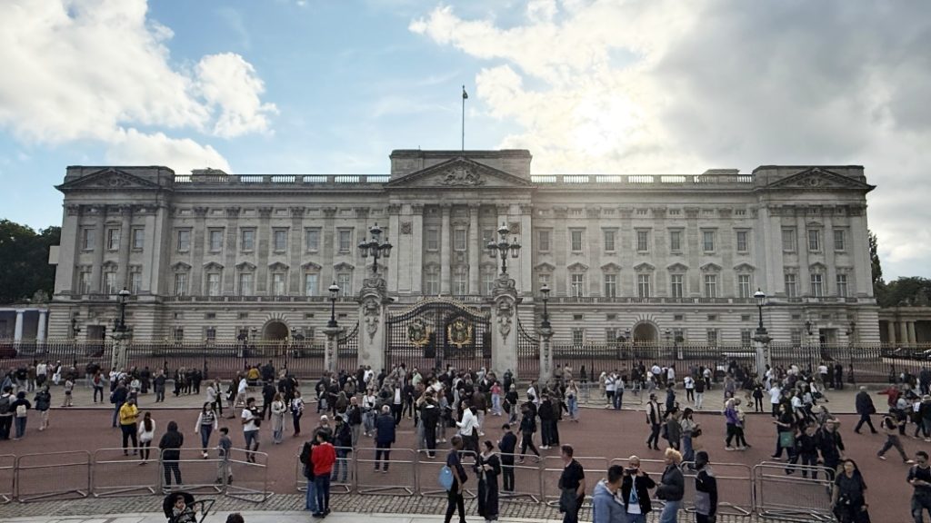 Buckingham Sarayı – Kraliyet ailesinin Londra’daki evi