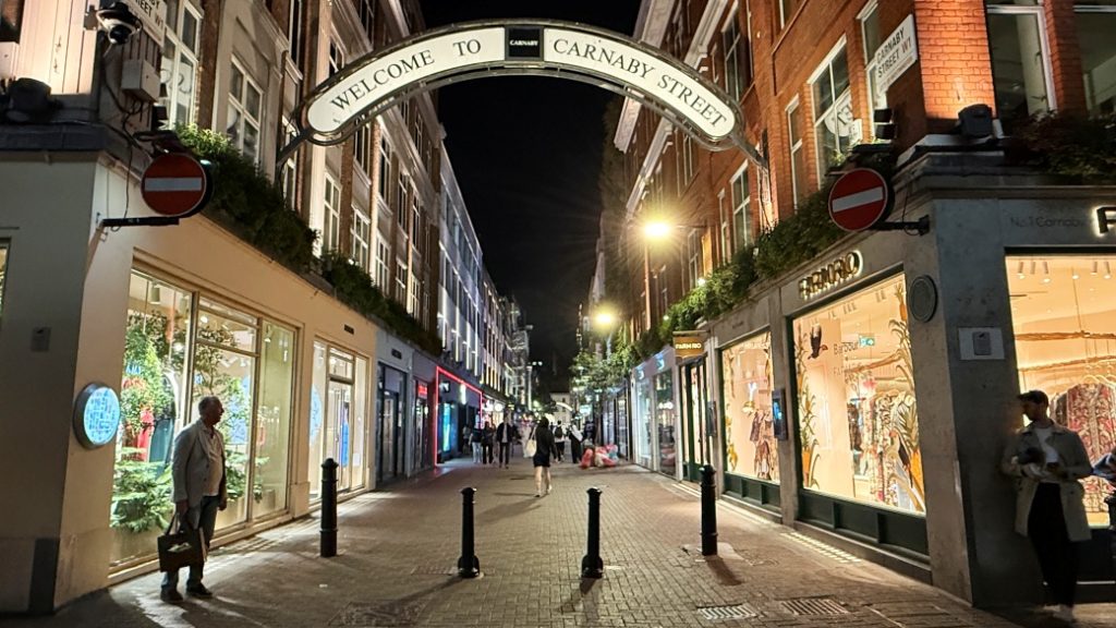 Carnaby Street – Modanın ve sokak kültürünün kalbi