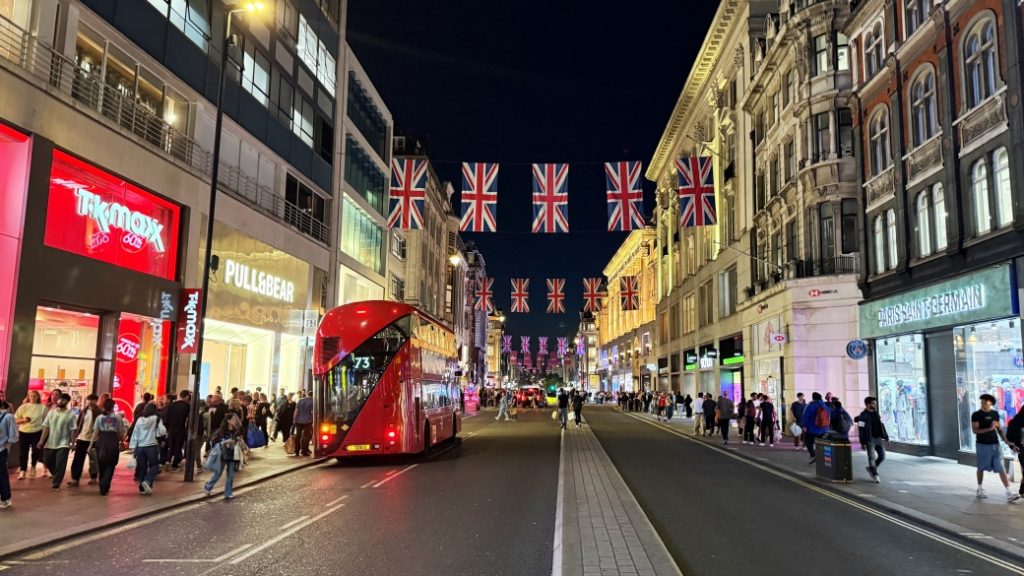 Oxford Street – Londra’nın en popüler alışveriş caddesi