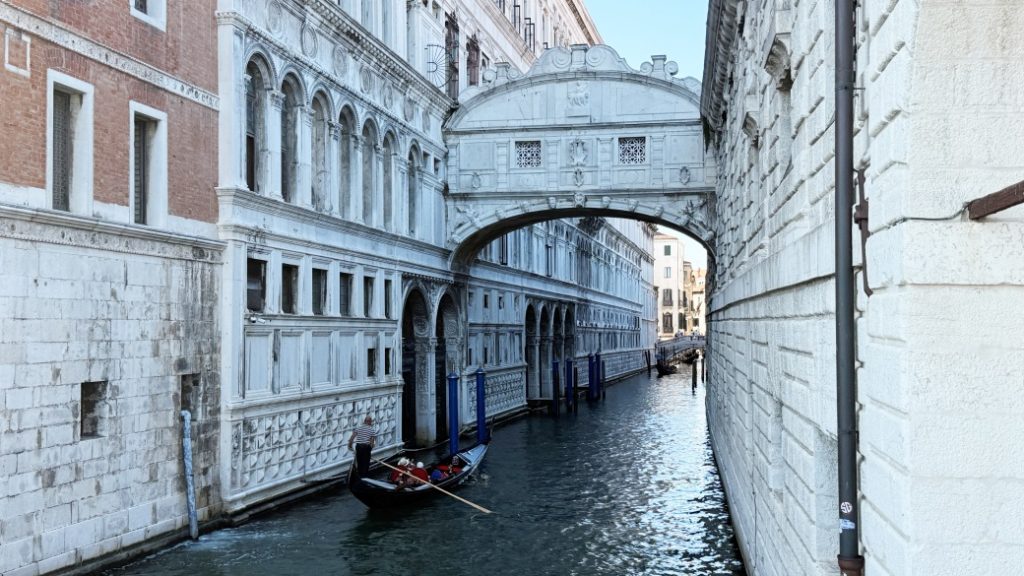 ponte dei sospiri venedik Ahlar Köprüsü – Tarihi bir geçidin dramatik hikayesi