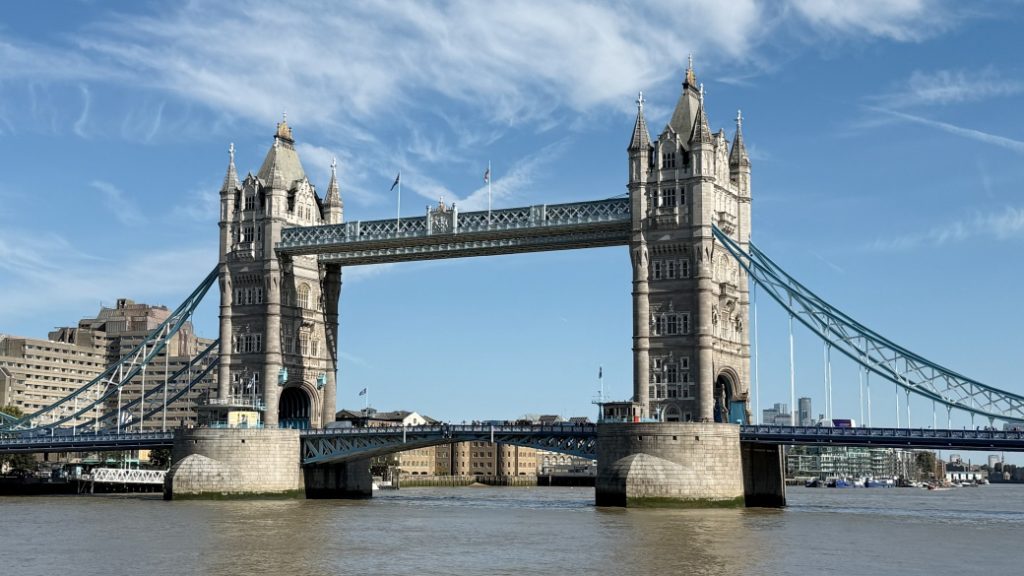 Tower Bridge – Londra’nın açılır kapanır köprüsü