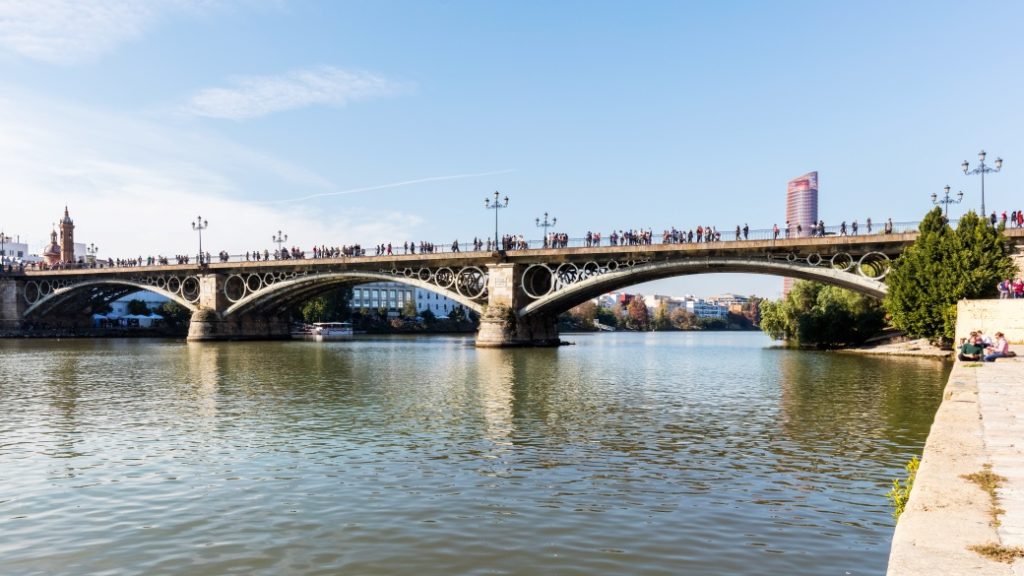 triana koprusu sevilla Triana Köprüsü – Sevilla’nın simge geçidi