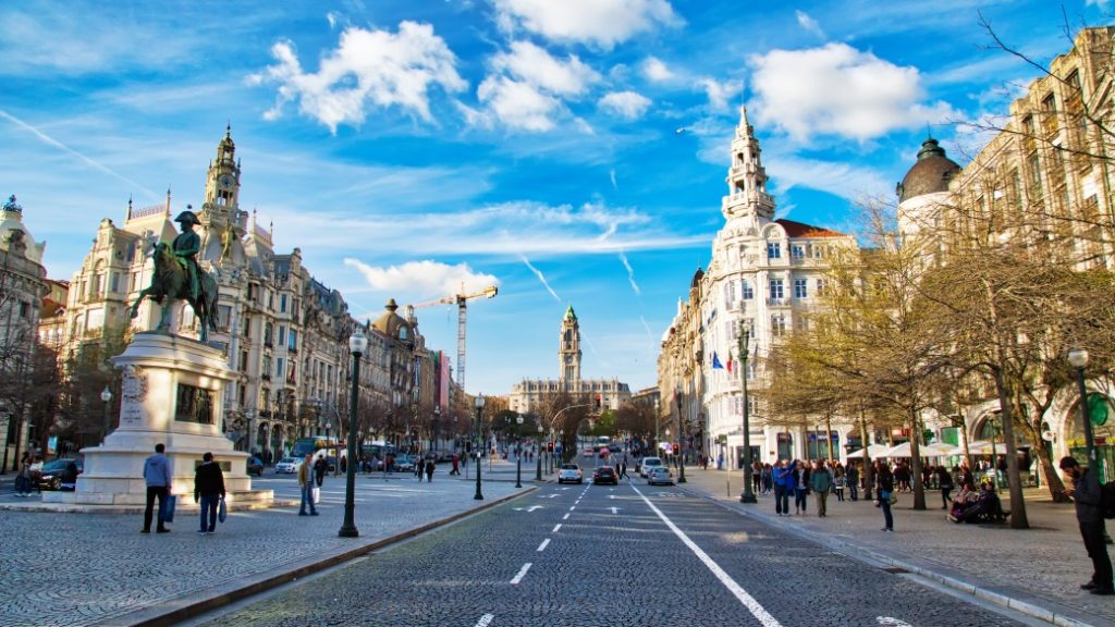 avenida dos aliados porto Avenida dos Aliados – Porto’nun kalbi