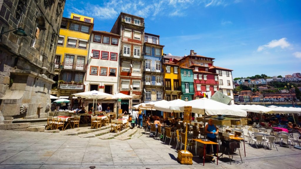 ribeira square porto Ribeira Meydanı – Douro Nehri kıyısında tarihi meydan