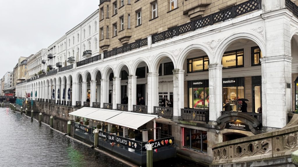 alster arcade hamburg Alster Arcade – Göl kıyısında zarif çarşı