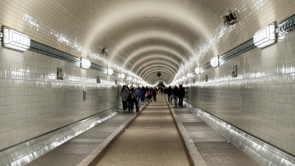 alter elbtunnel hamburg Alter Elbtunnel – Tarihi nehir altı tüneli