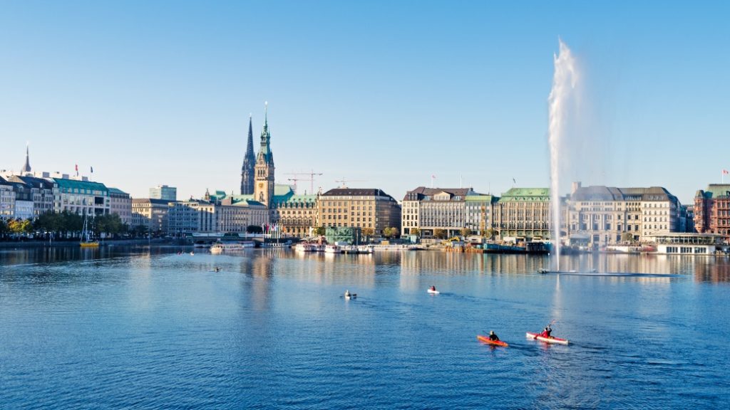 binnenalster hamburg Binnenalster – Şehrin göl manzaralı merkezi