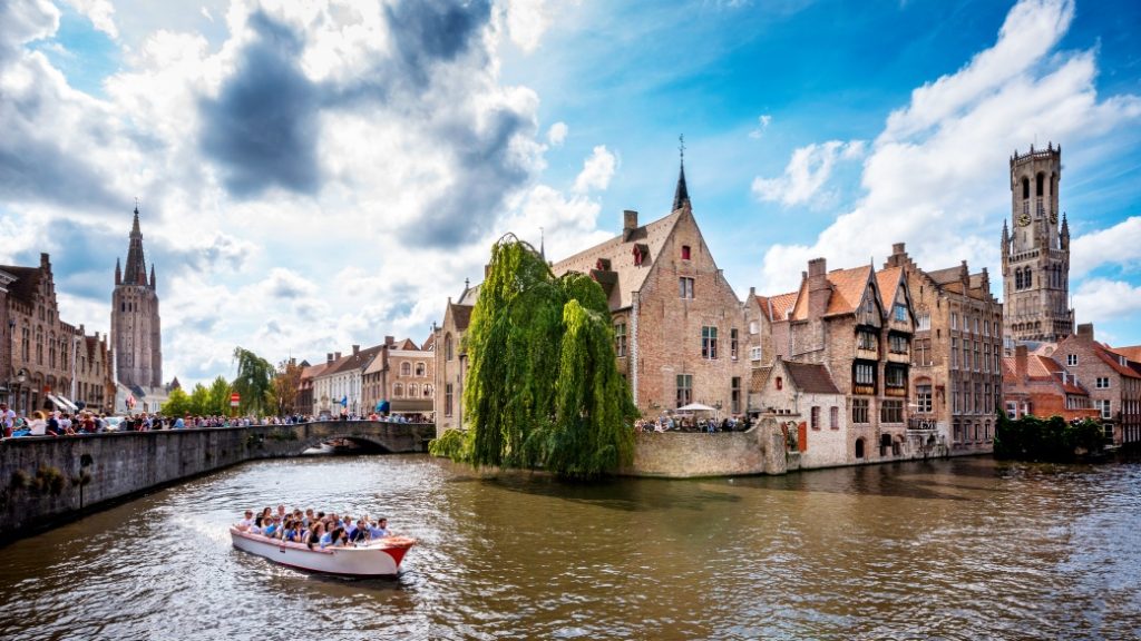 Brugge Kanalları ve Tekne Turları – Şehri sudan keşfet