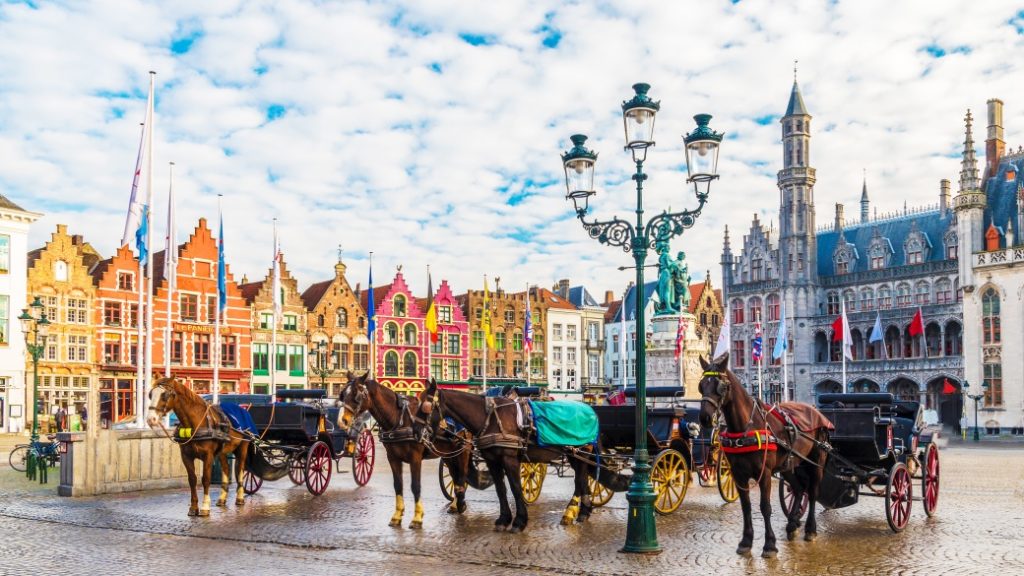 Grote Markt – Şehrin merkezi meydanı