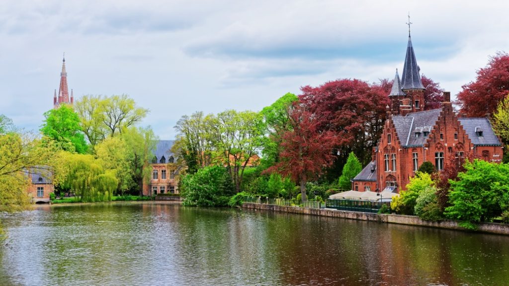 Minnewaterpark – Aşk Gölü ve park alanı